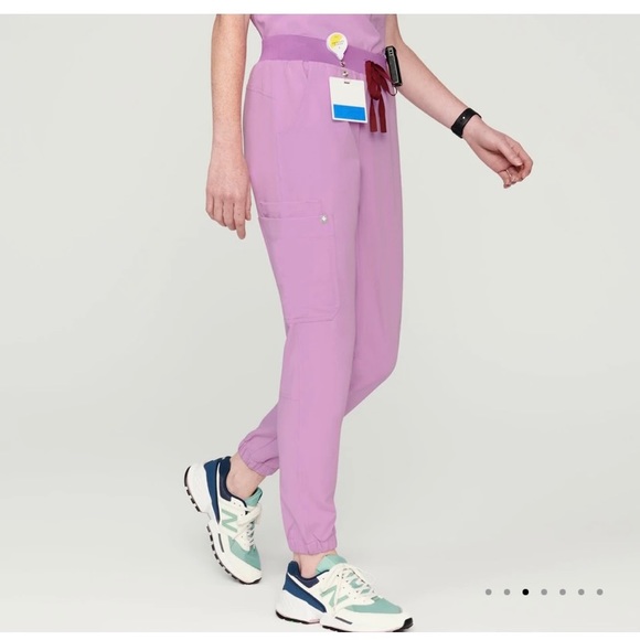 ❌Sold in M ❌Scrub Set in Dusk (XS) - Picture 8 of 10